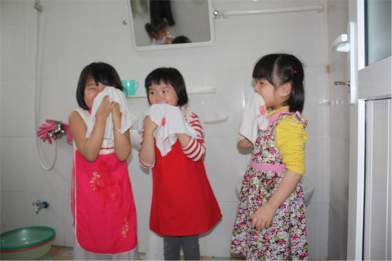 Trẻ từ 2 đến 3 tuổi thường không chịu rửa mặt Trẻ từ 2 đến 3 tuổi thường không chịu rửa mặt