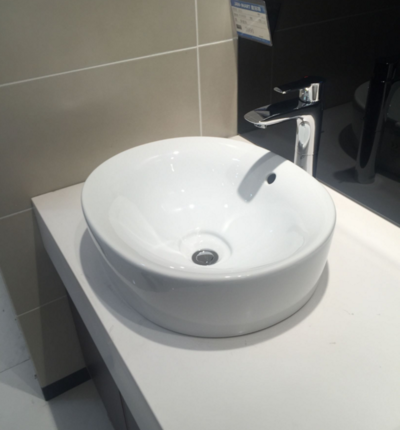 chau-dat-tren-ban-toto-LW760LB