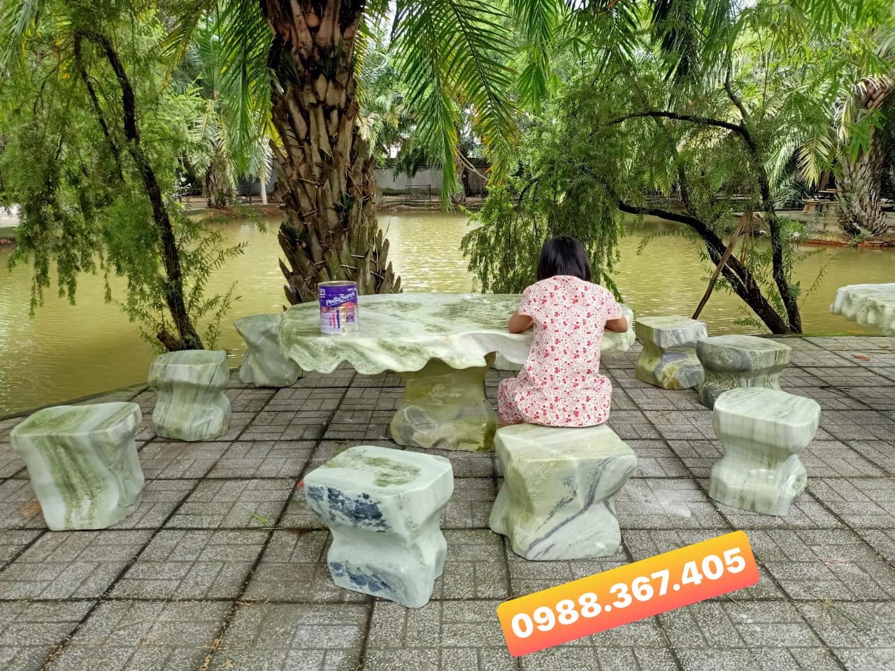 bàn ghế đá sân vườn