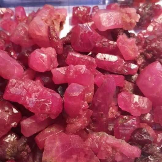 Tinh thể Ruby tự nhiên